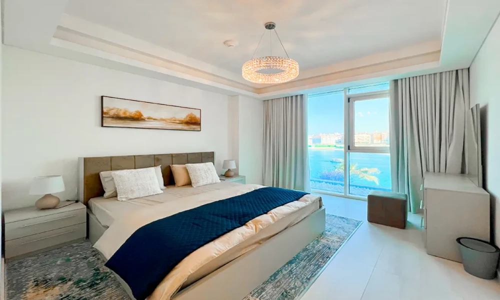 BRIGHT1 BHK FOR SALE | FF | BALCONY | SEA VIEW