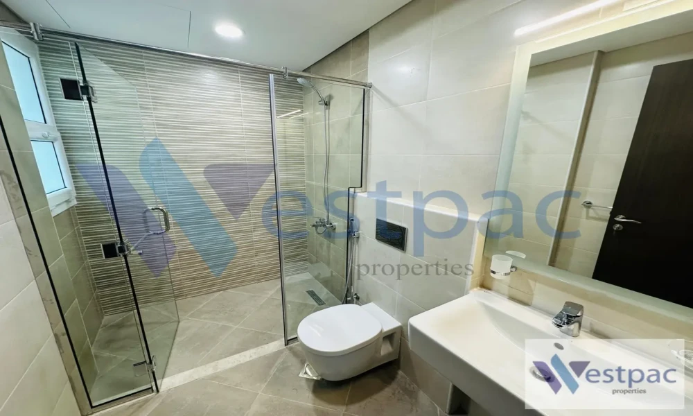 Modern 2-BHK Apartment Located in The Pearl - Image 5