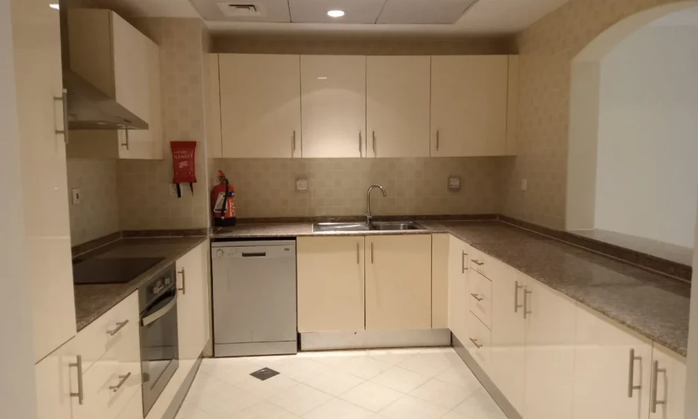 1BR UF W/ SPACIOUS BALCONY & GREAT AMENITIES small 3
