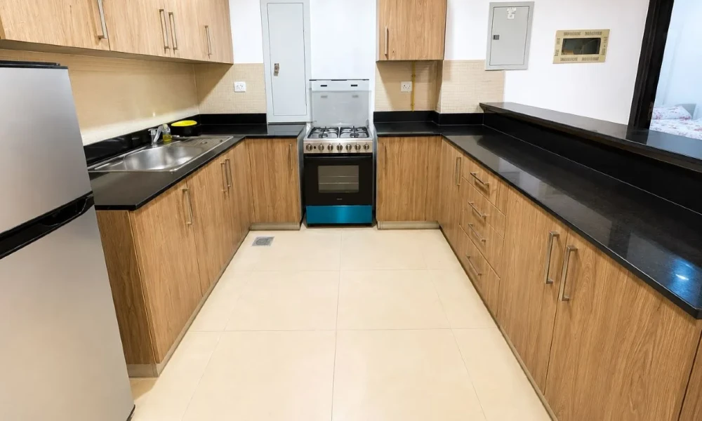 FURNISHED 1 BEDROOM W/ BALCONY | FOX HILLS | SALE - Image 4