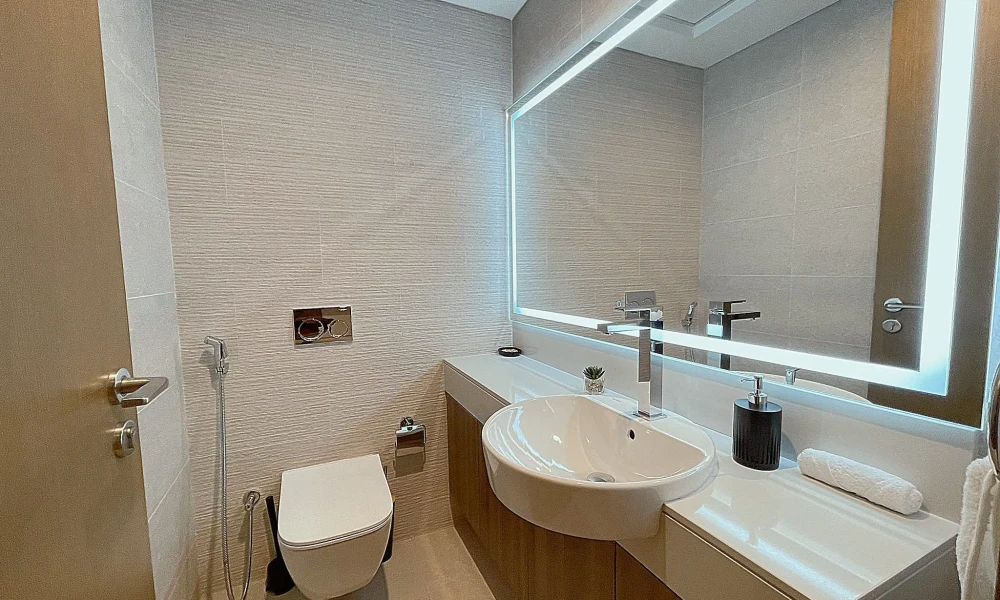 MODERN 2BR+MAIDROOM | BALCONY MARINA VIEWS - Image 9
