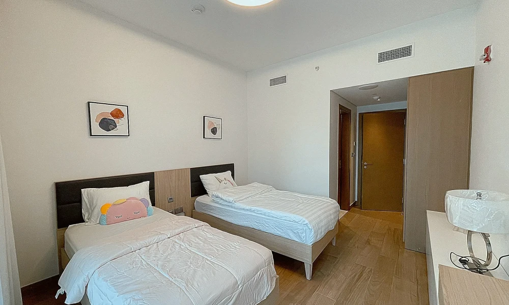 MODERN 2BR+MAIDROOM | BALCONY MARINA VIEWS - Image 6
