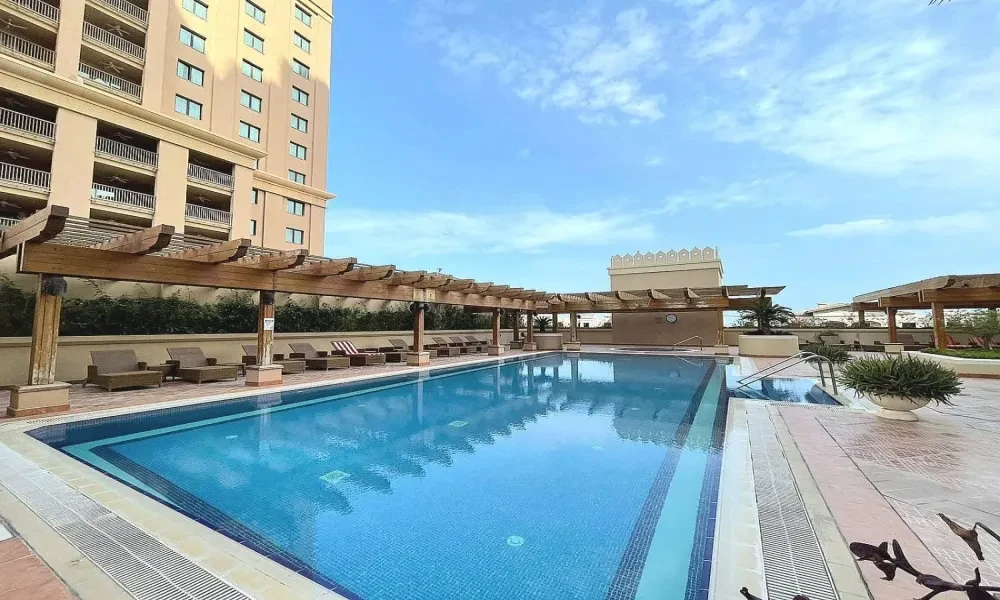 STUDIO W/ SPACIOUS BALCONY | BILLS INCLUDED | FF