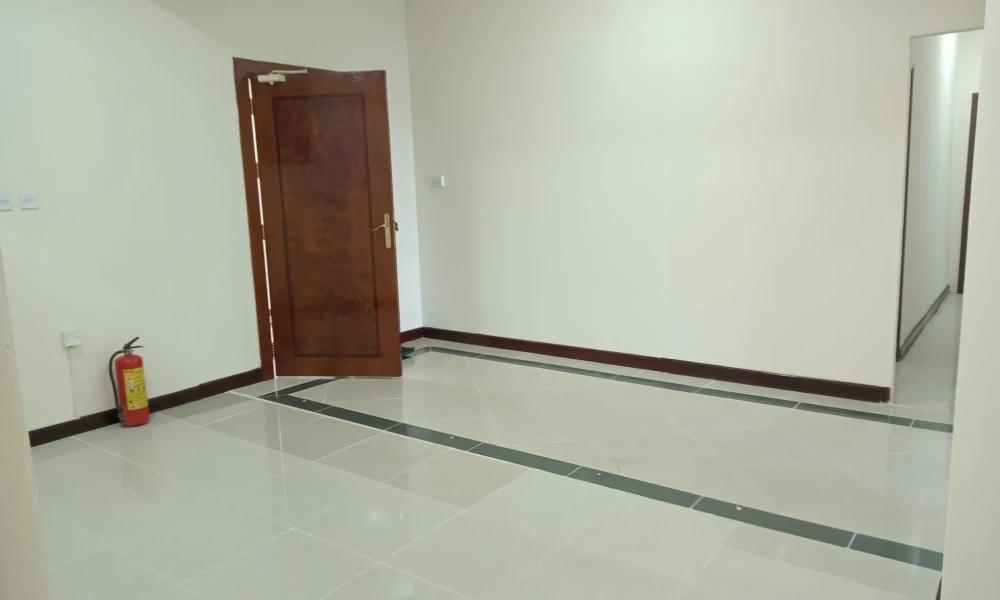OFFICE SPACE | UNFURNISHED | PARKING AREA - Image 9