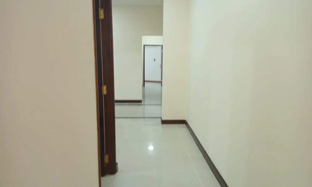 OFFICE SPACE | UNFURNISHED | PARKING AREA - Image 8