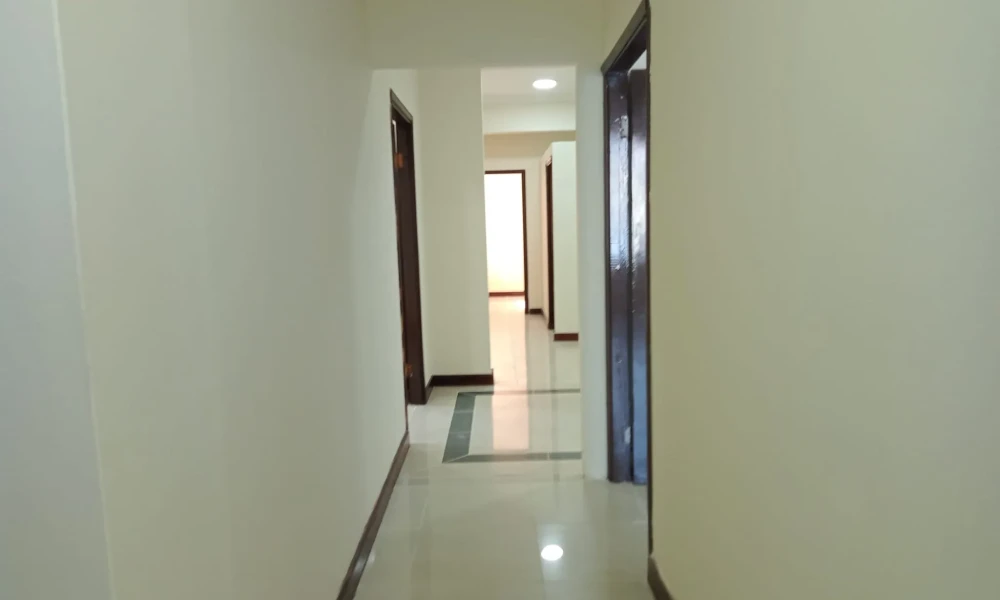 OFFICE SPACE | UNFURNISHED | PARKING AREA small 1