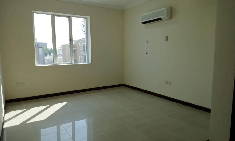 OFFICE SPACE | UNFURNISHED | PARKING AREA small 2