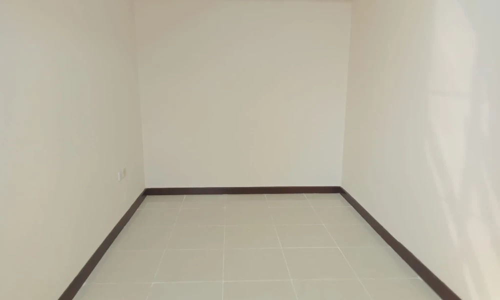 OFFICE SPACE | UNFURNISHED | PARKING AREA - Image 4
