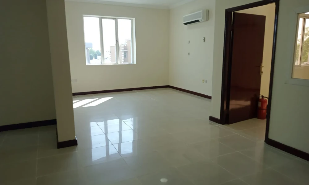 OFFICE SPACE | UNFURNISHED | PARKING AREA