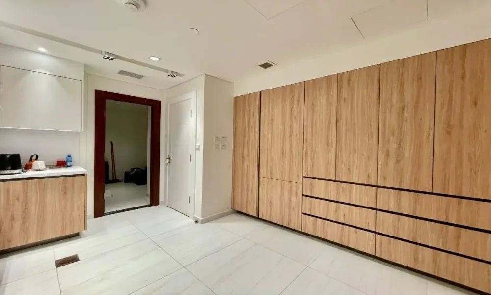 FURNISHED 2BR WITH MAID'S ROOM | BALCONY | CRYSTAL - Image 5