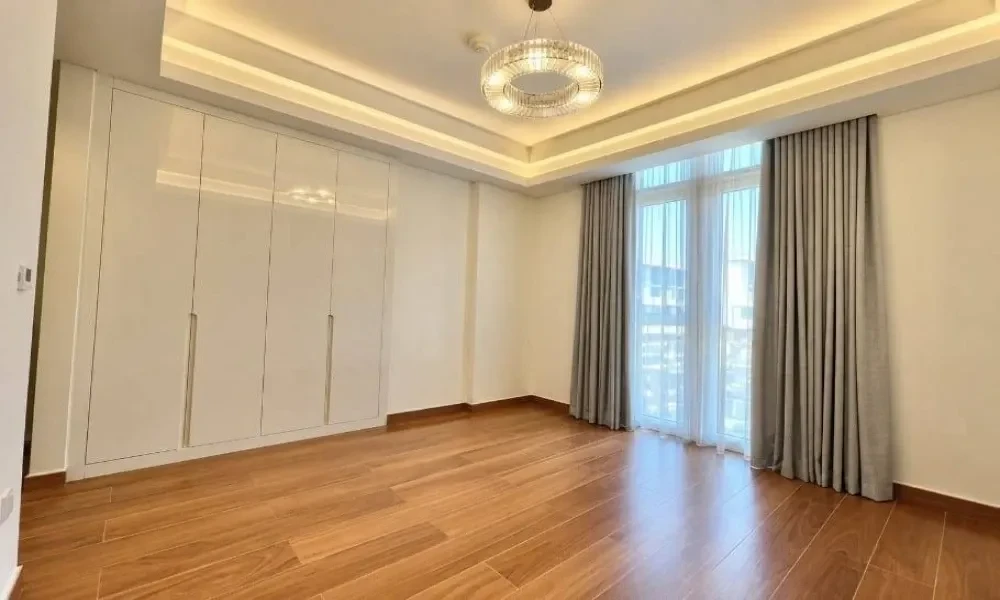 FURNISHED 2BR WITH MAID'S ROOM | BALCONY | CRYSTAL - Image 4
