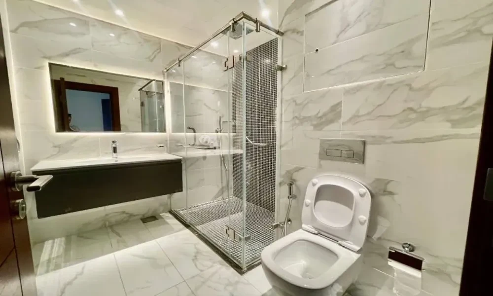 FURNISHED 2BR WITH MAID'S ROOM | BALCONY | CRYSTAL - Image 6