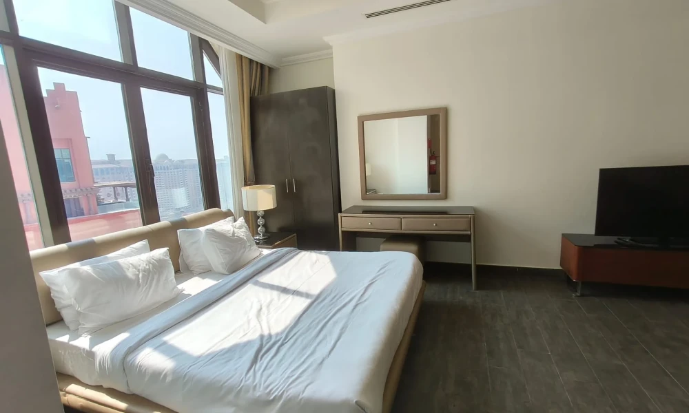 EXCLUSIVE FURNISHED STUDIO IN PORTO ARABIA small 3