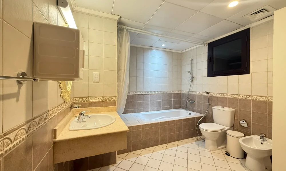 BILLS INCLUDED | SPACIOUS 2BR FF | SEA VIEW  - Image 8