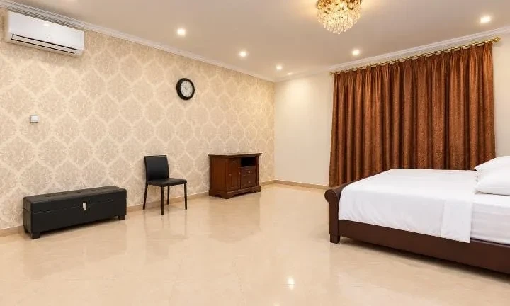 SPACIOUS  3BR | BILLS INCLUDED | PARKING AREA small 3
