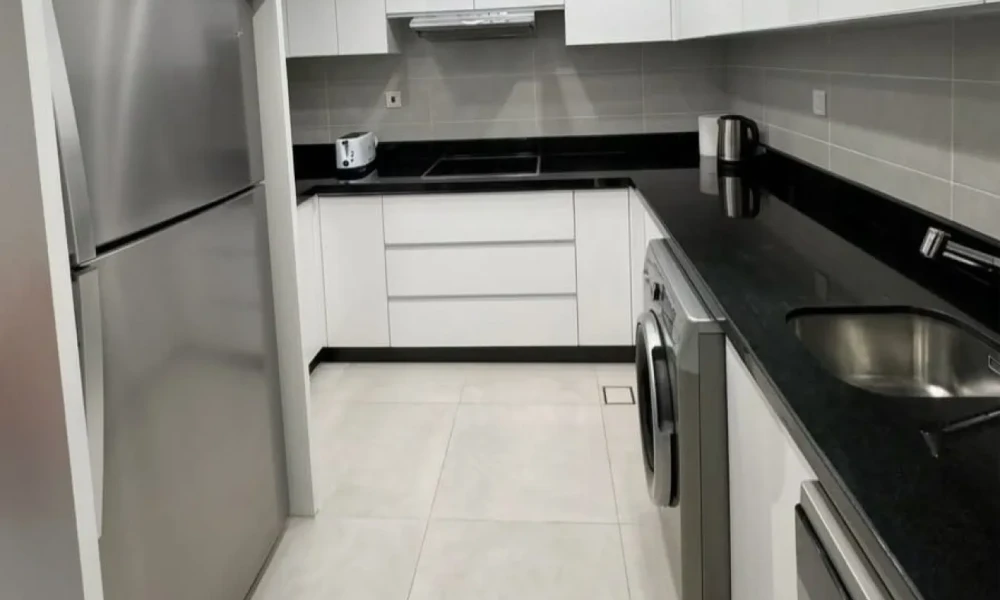LARGE STUDIO INCLUDING BILLS + FULL AMENITIES - Image 6