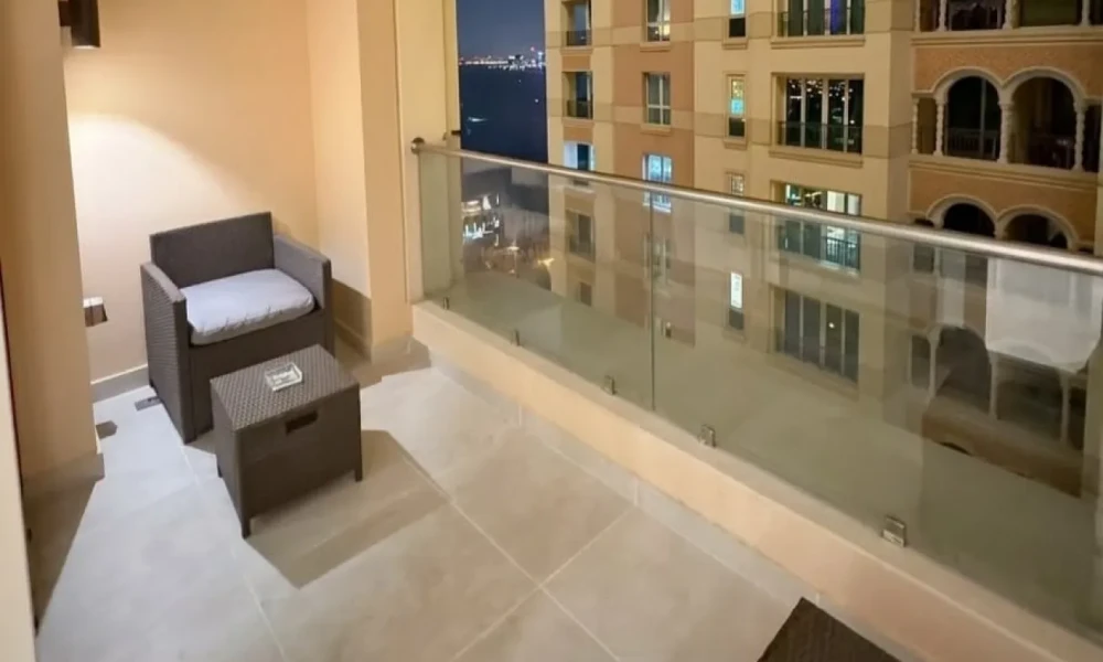 LARGE STUDIO INCLUDING BILLS + FULL AMENITIES - Image 8