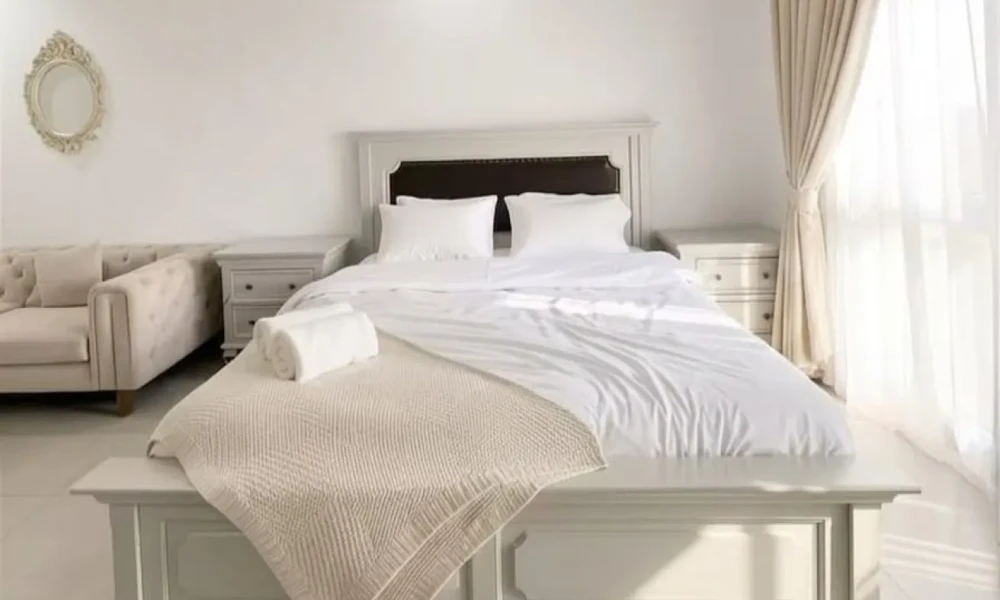 LARGE STUDIO INCLUDING BILLS + FULL AMENITIES small 3