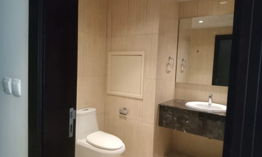 SPACIOUS 1BR + OFFICE | GREAT LOCATION| POOL & GYM - Image 6