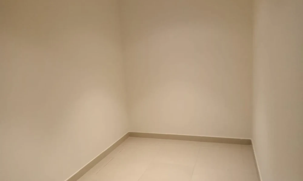 SPACIOUS 1BR + OFFICE | GREAT LOCATION| POOL & GYM small 3