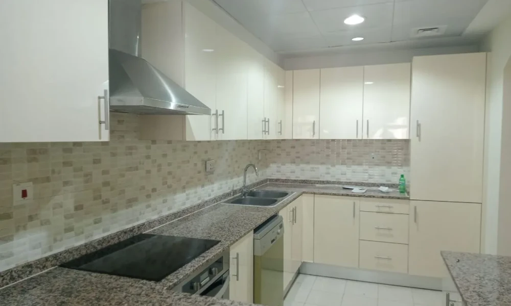 SPACIOUS 1BR + OFFICE | GREAT LOCATION| POOL & GYM - Image 4
