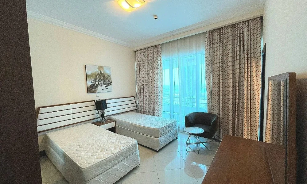 EXCLUSIVE WATERFRONT LIVING |3BR + MAID| WEST BAY - Image 4