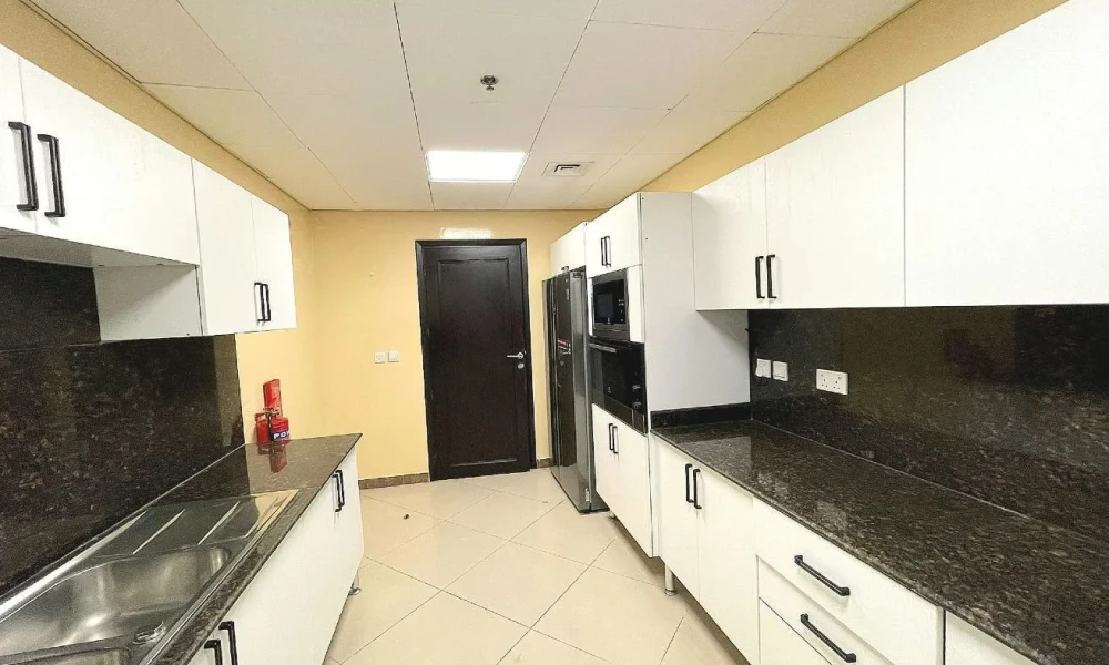 EXCLUSIVE WATERFRONT LIVING |3BR + MAID| WEST BAY - Image 6