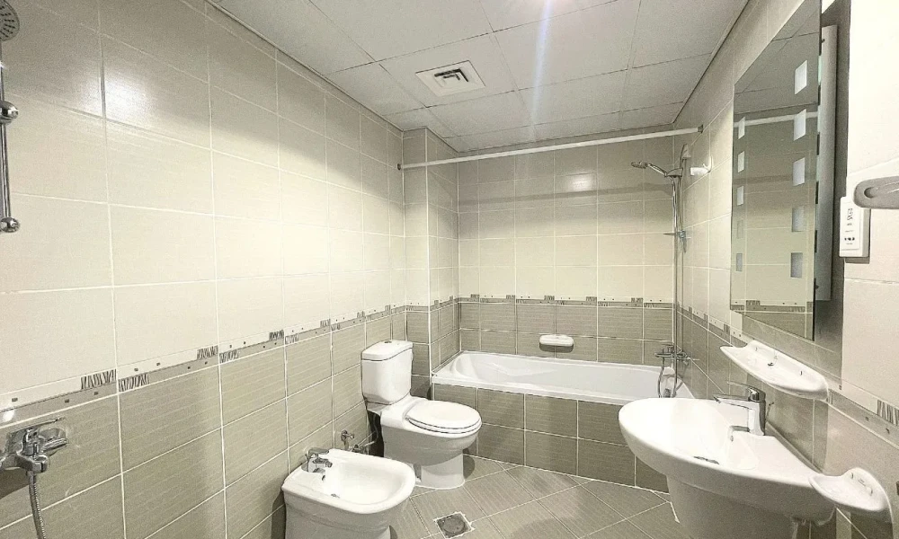 EXCLUSIVE WATERFRONT LIVING |3BR + MAID| WEST BAY - Image 8