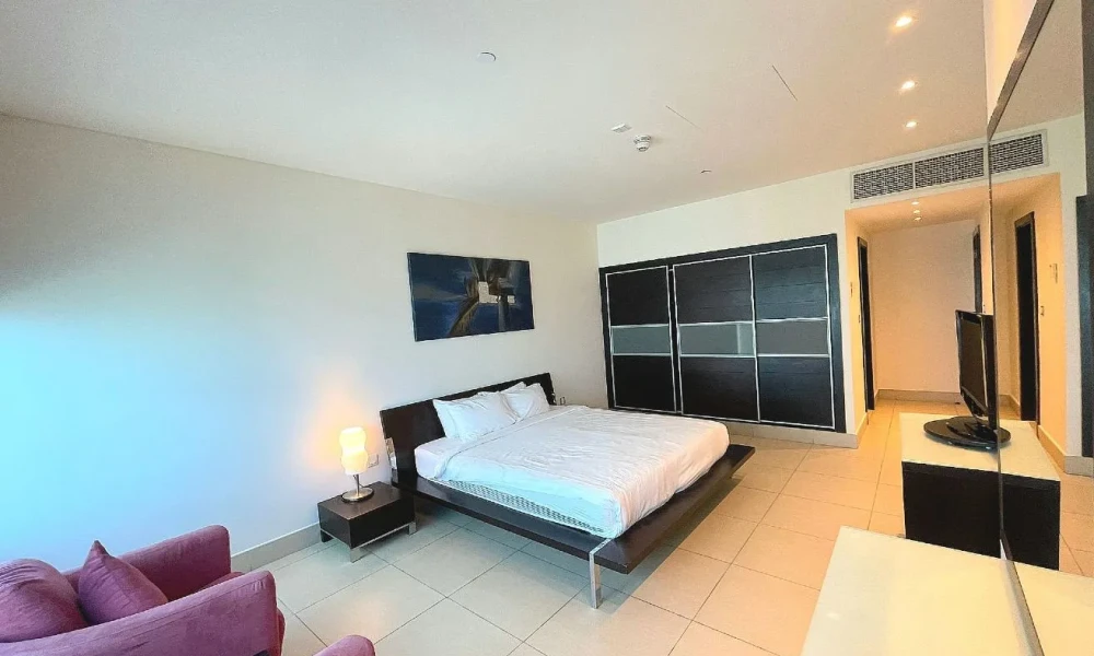 SEA VIEW APT IN WEST BAY | PLUS MAID | INCL. BILLS - Image 8