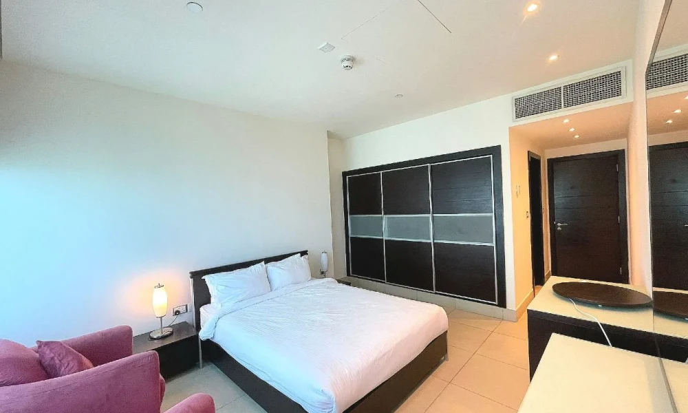 SEA VIEW APT IN WEST BAY | PLUS MAID | INCL. BILLS - Image 5