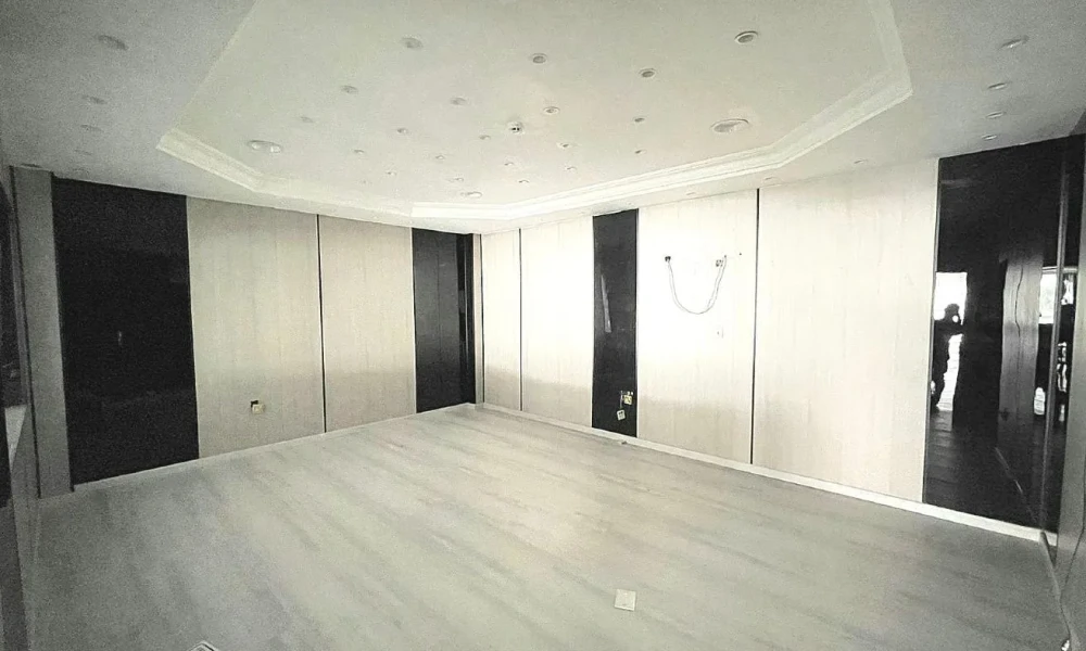 SPACIOUS 1 CAR SHOWROOM | 3 OFFICE | FULLY-FITTED small 2