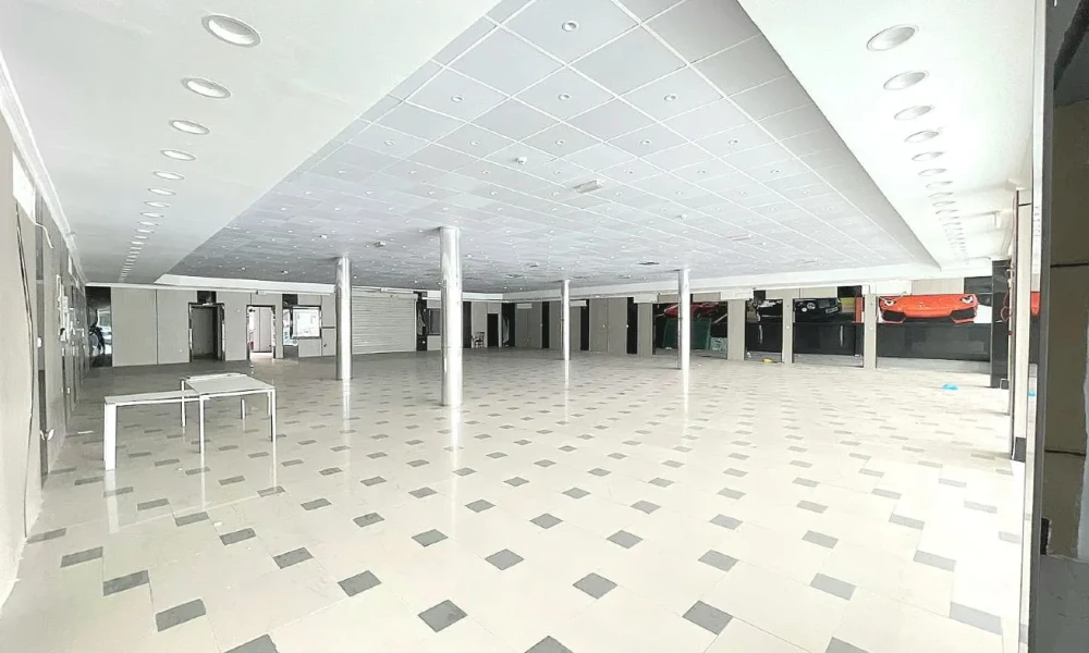 SPACIOUS 1 CAR SHOWROOM | 3 OFFICE | FULLY-FITTED