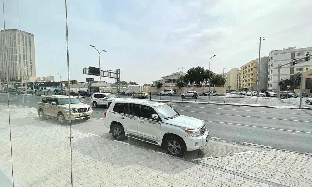 SPACIOUS 1 CAR SHOWROOM | 3 OFFICE | FULLY-FITTED - Image 9