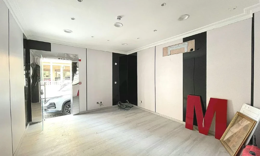 SPACIOUS 1 CAR SHOWROOM | 3 OFFICE | FULLY-FITTED - Image 8