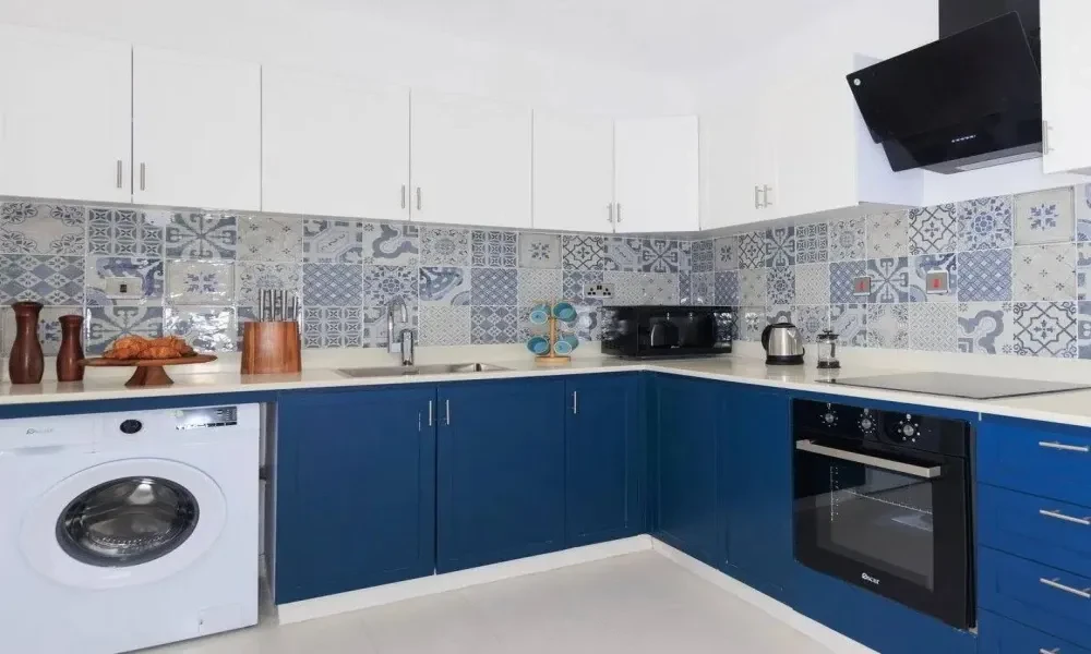 LARGE 1 BHK FOR SALE | FULL FACILITIES | AL SADD - Image 5