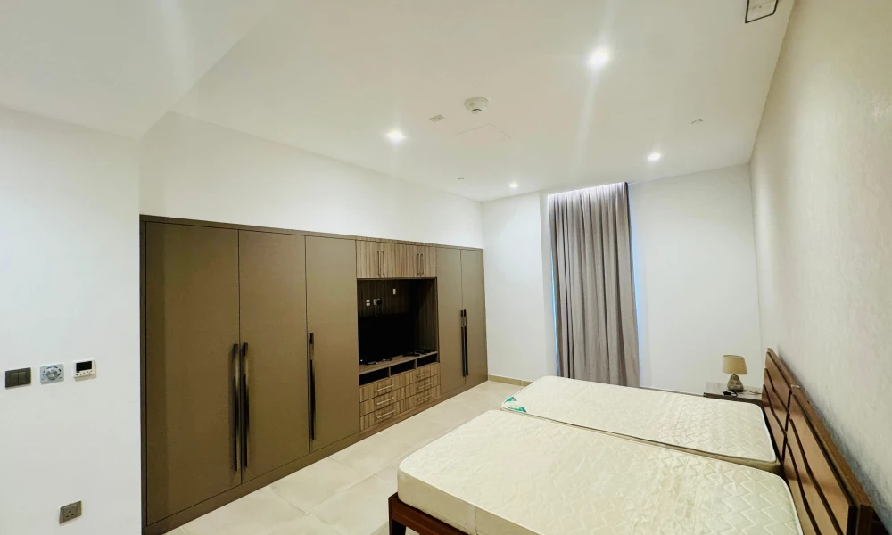 SPACIOUS 2 BR | FULLY FURNISHED | BILLS INCLUDED small 3