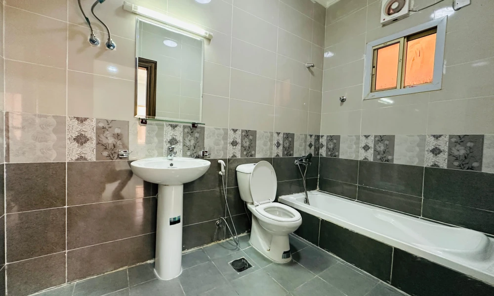 5BR VILLA | UNFURNISHED | DEDICATED PARKING - Image 5
