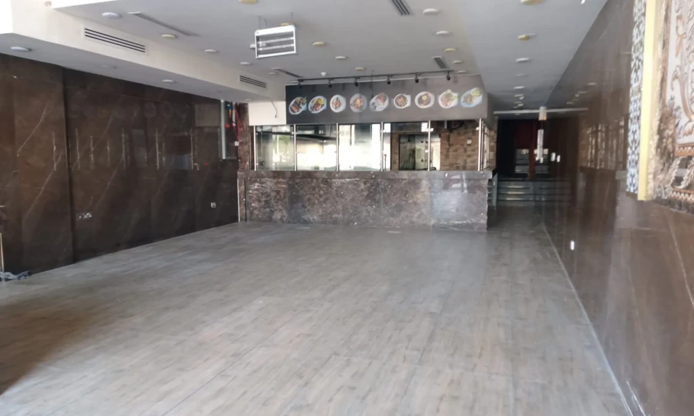 SPECIOUS SHOP NEAR TO METRO AND NATIONAL MUSEUM small 1