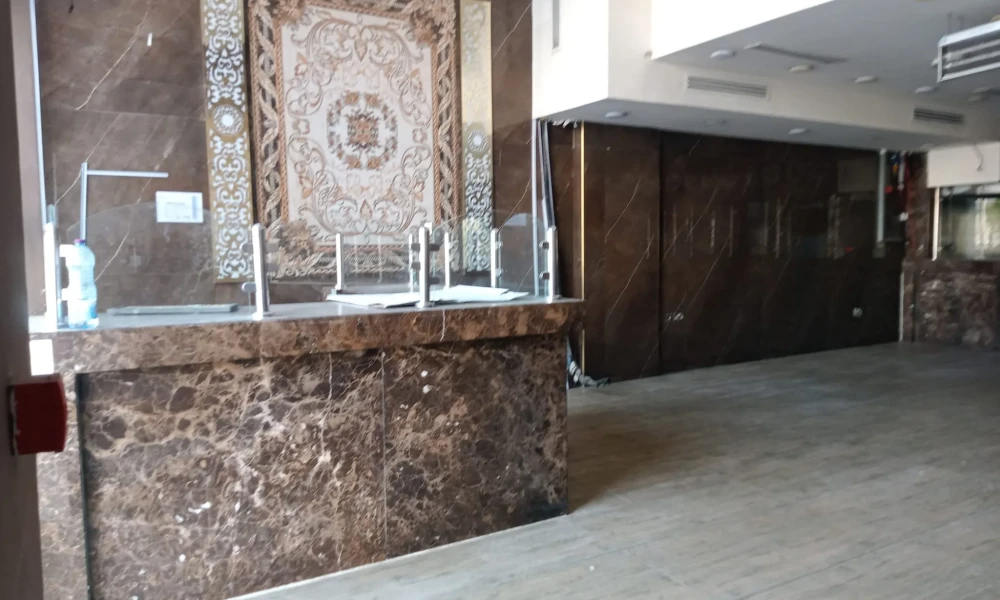 SPECIOUS SHOP NEAR TO METRO AND NATIONAL MUSEUM small 3