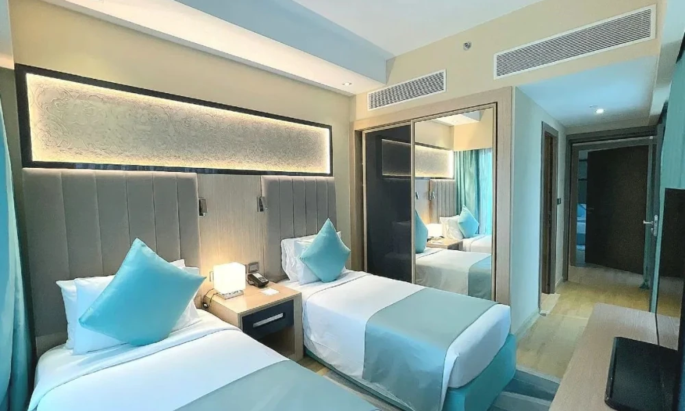 FULLY FURNISHED 2BR HOTEL APT | BILLS INCLUDED small 3