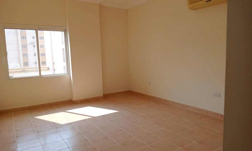 SPENICOUS 2 BHK UNFURNISHD NEAR TO METRO N CORNICH - Image 4