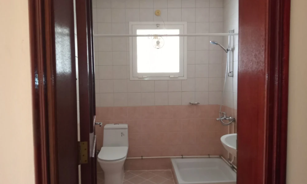SPENICOUS 2 BHK UNFURNISHD NEAR TO METRO N CORNICH - Image 7