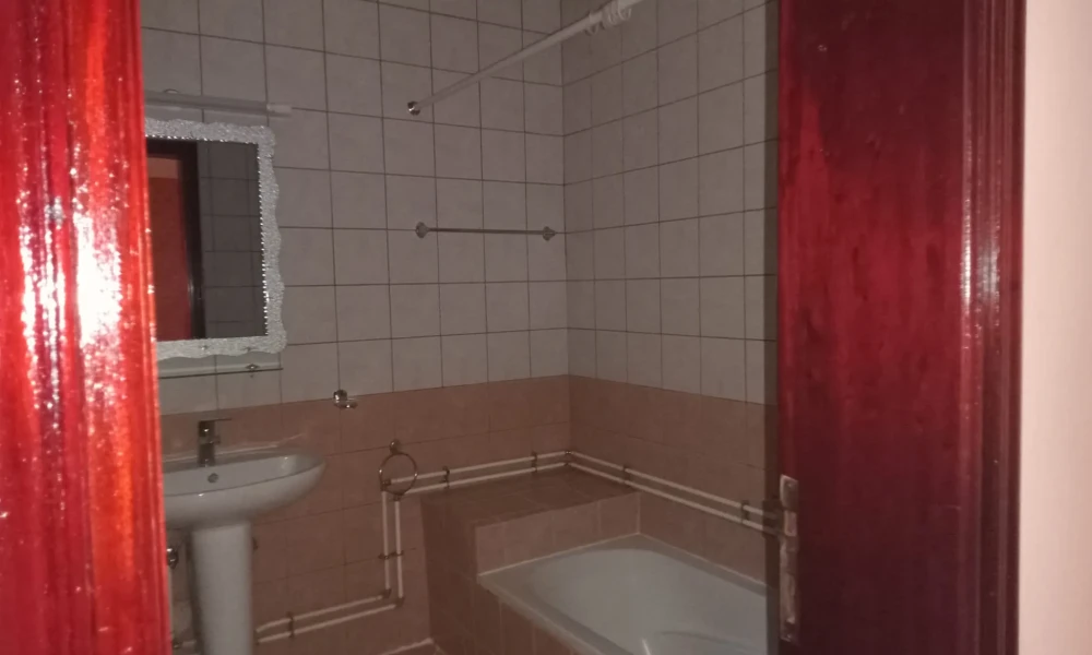 SPENICOUS 2 BHK UNFURNISHD NEAR TO METRO N CORNICH - Image 8