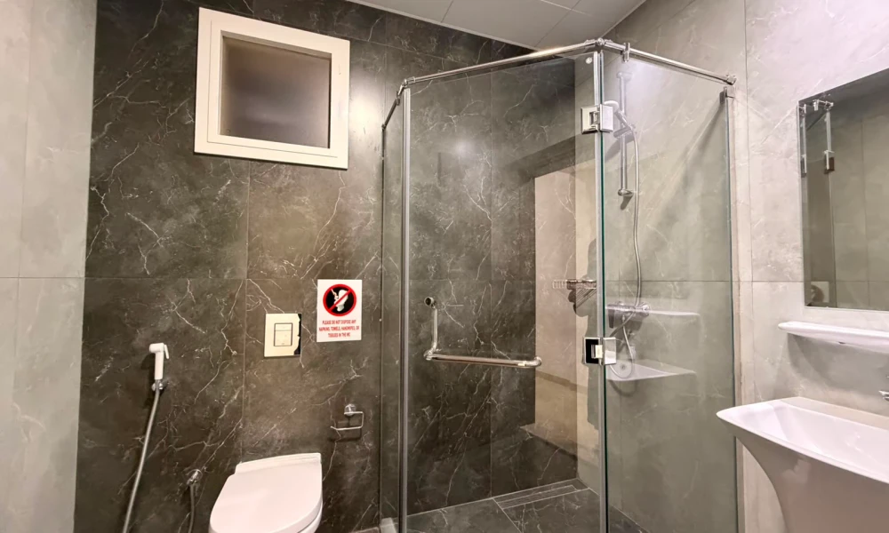 FULLY FURNISHED 2BR APT WITH POOL & GYM  - Image 7