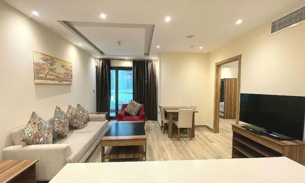 1BR APARTMENT | BILLS COVERED | POOL & GYM small 1