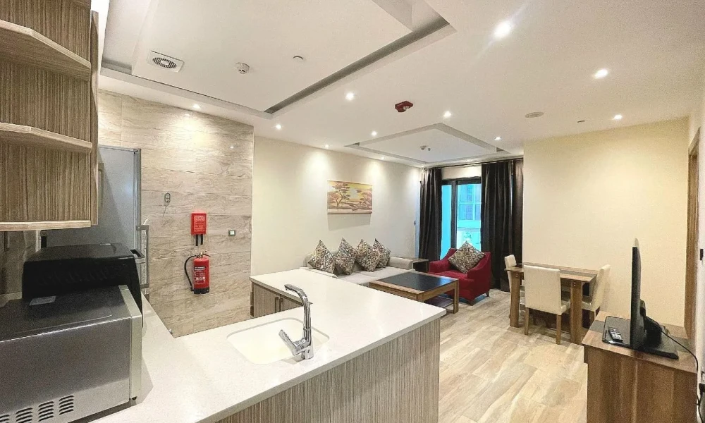 1BR APARTMENT | BILLS COVERED | POOL & GYM small 3