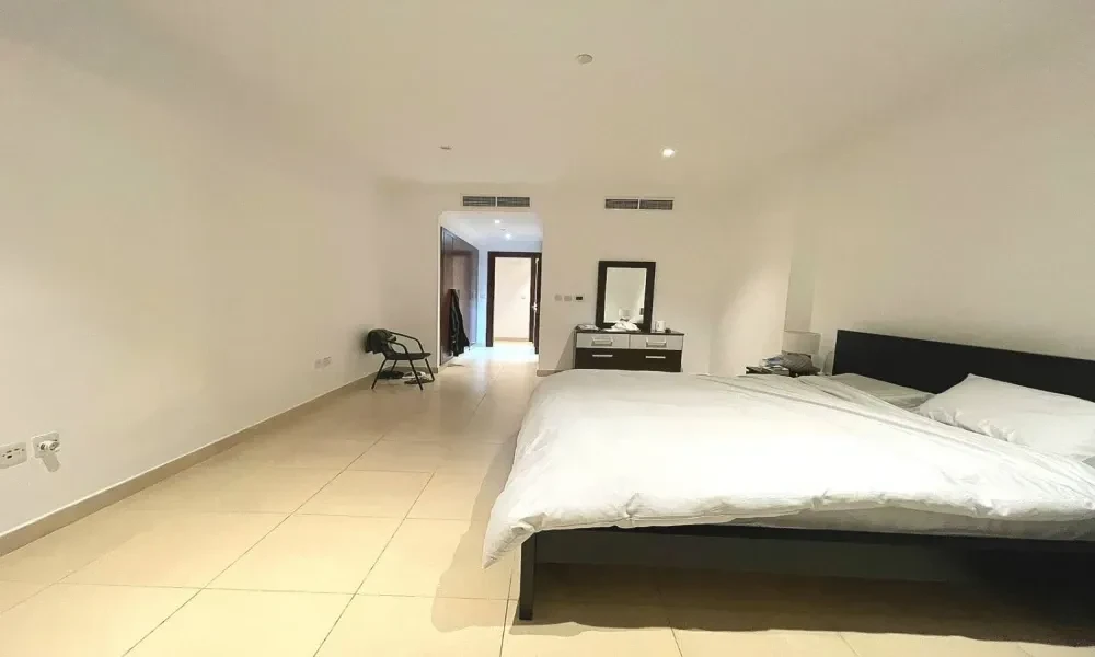 1BR SALE | FURNISHED | BALCONY WITH MARINA VIEW - Image 4