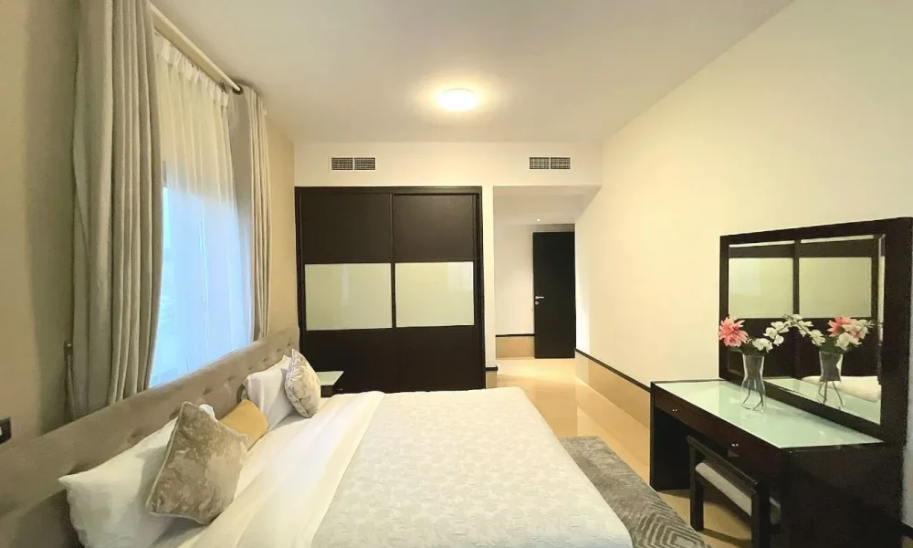 EXCLUSIVE FF 3BR | BILLS INCLUDED | AMENITIES small 2
