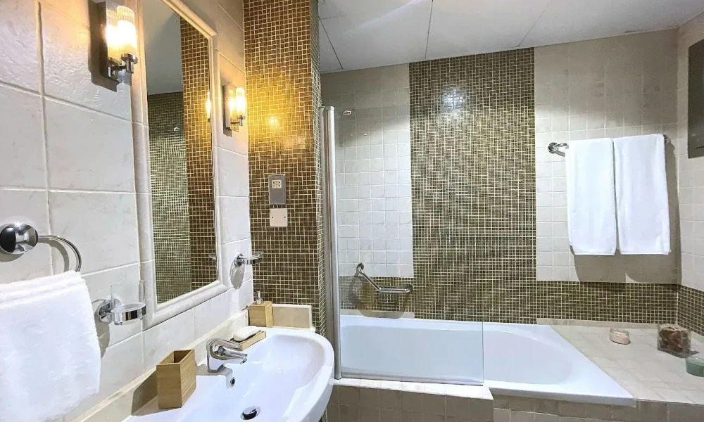EXCLUSIVE FF 3BR | BILLS INCLUDED | AMENITIES - Image 7