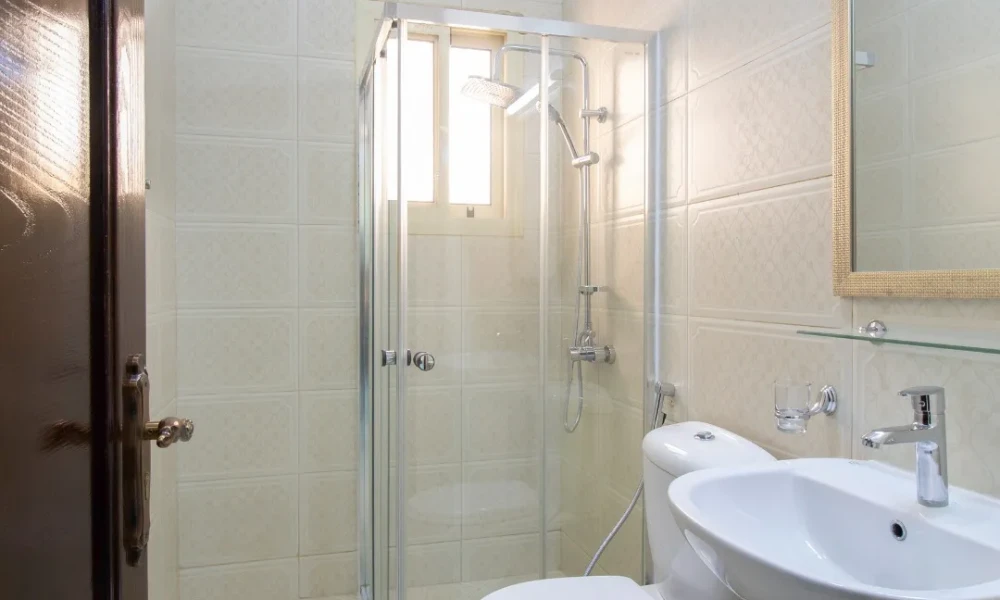 SPACIOUS 3 BHK FULLY FURNISHED | PARKING AREA - Image 6